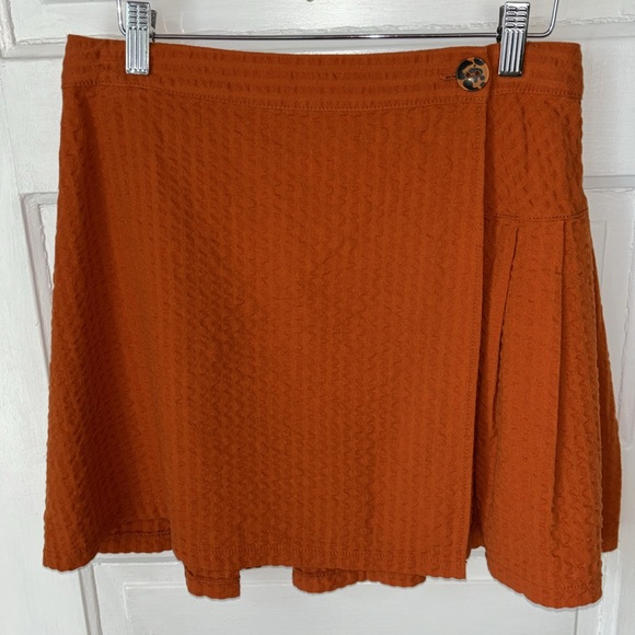 URBAN OUTFITTERS FIXED WRAP PLEATED MINI SKIRT - Picture 2 of 8